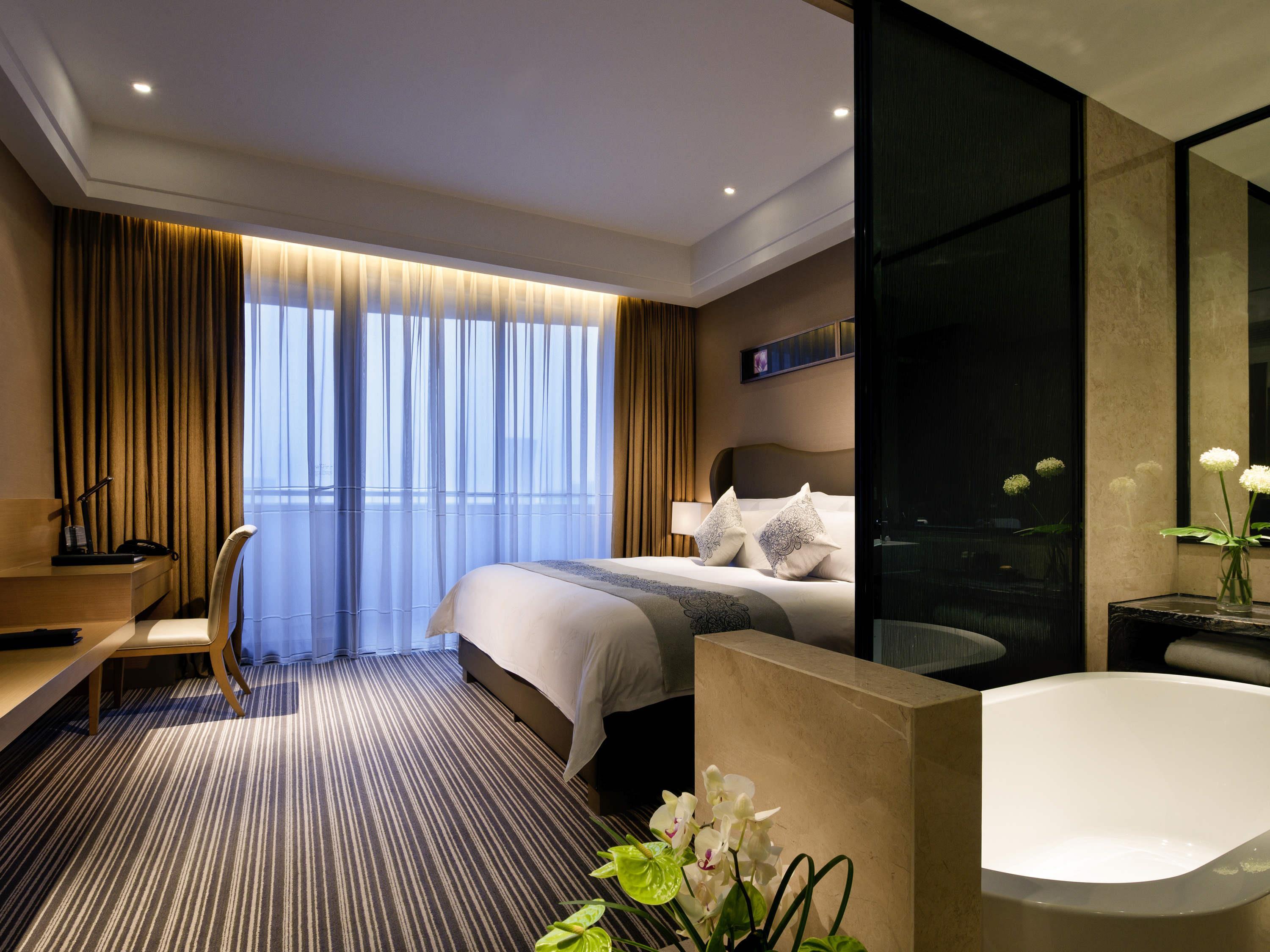 Pullman Foshan Shunde Room Type - DELUXE ROOM, 1 King Size Bed, Private Balcony
