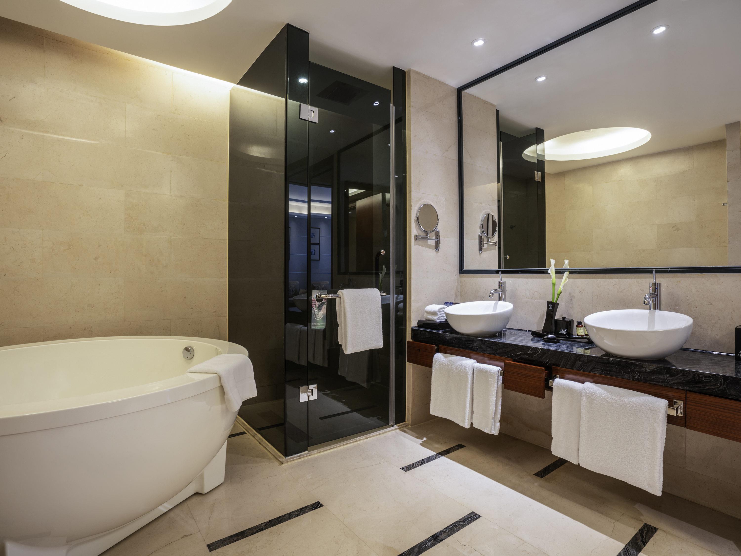 Pullman Foshan Shunde Room Type - DELUXE SUITE, Lounge Access, 1 King Size Bed, Private Balcony
