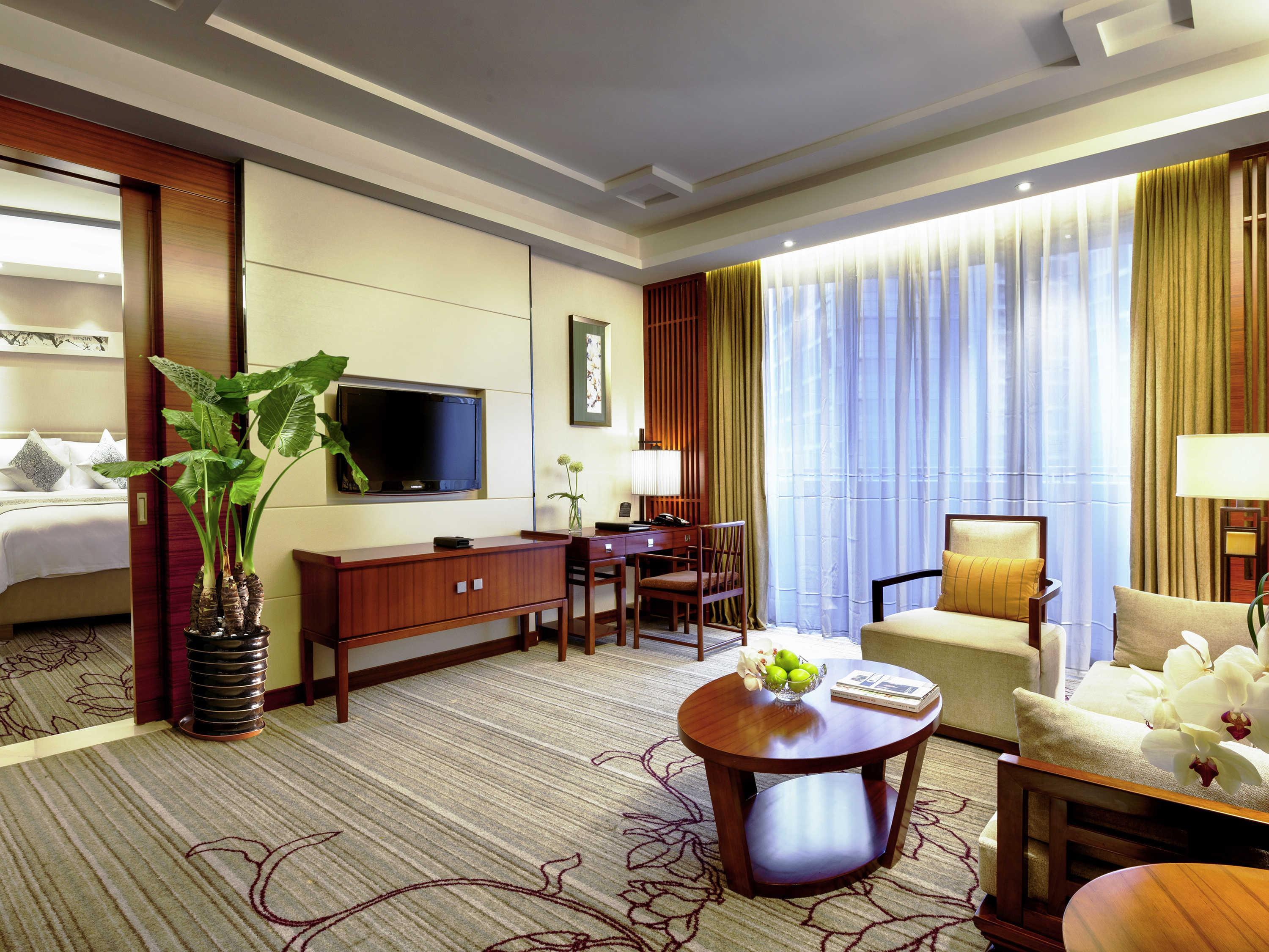Pullman Foshan Shunde Room Type - DELUXE SUITE, Lounge Access, 1 King Size Bed, Private Balcony