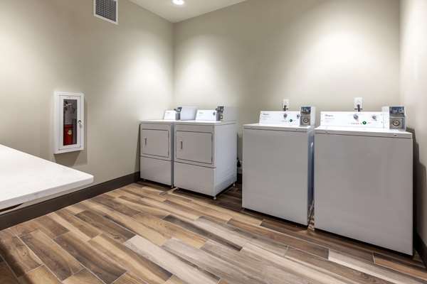 Amenities - La Quinta Inn & Suites Middletown