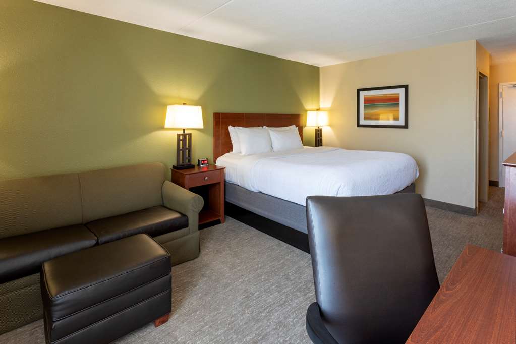 Best Western Fairmont - Tap to explore photos