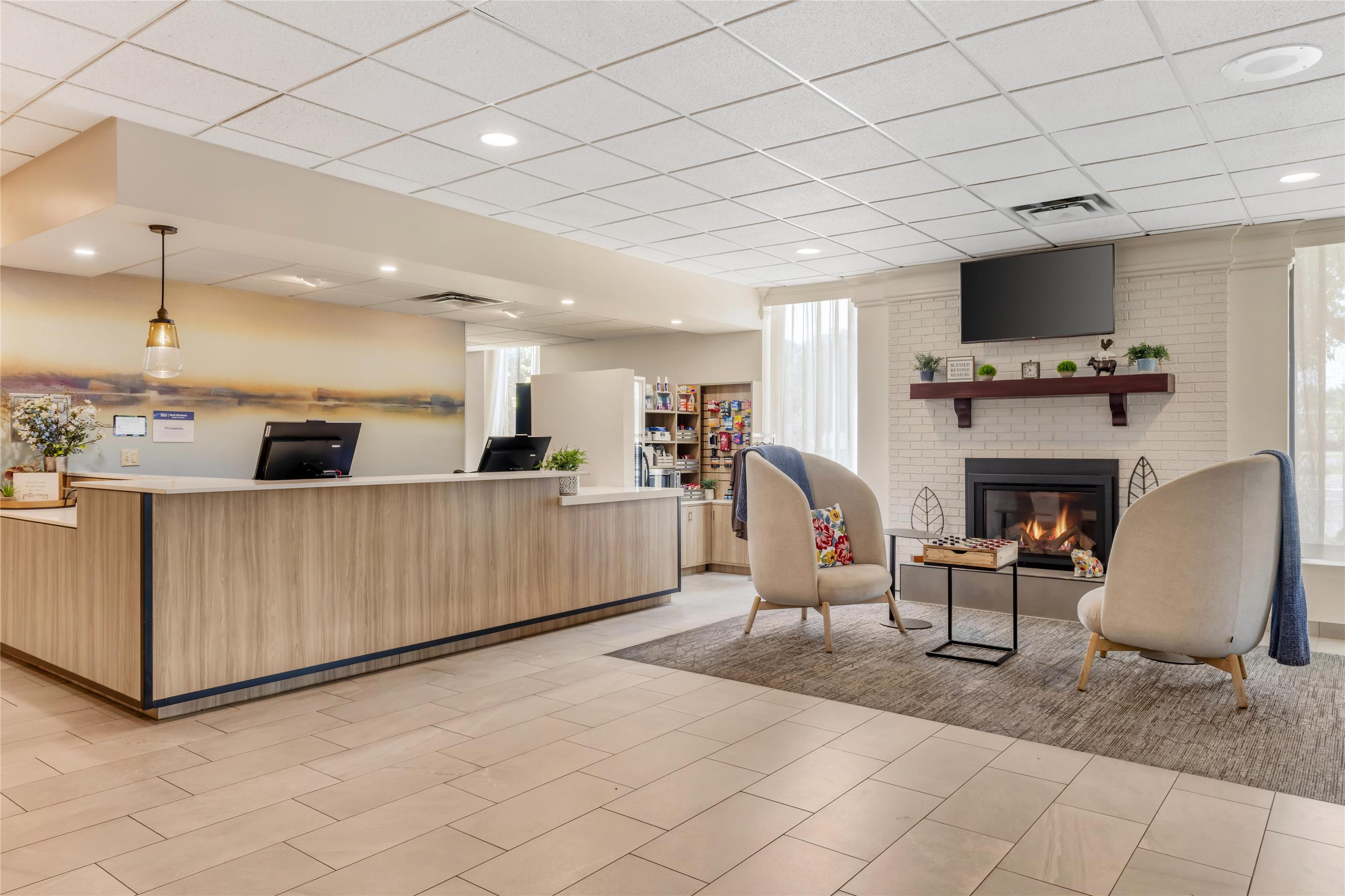 Front Desk & Lobby | Best Western Fairmont