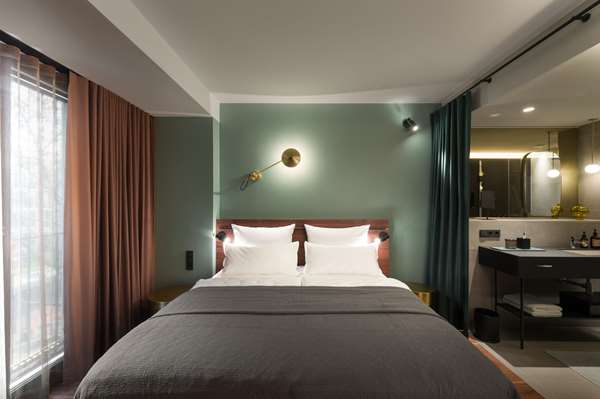 Guest Room,Bed,Bedding,Indoor/Interior,On-Site,Summer,View from room
