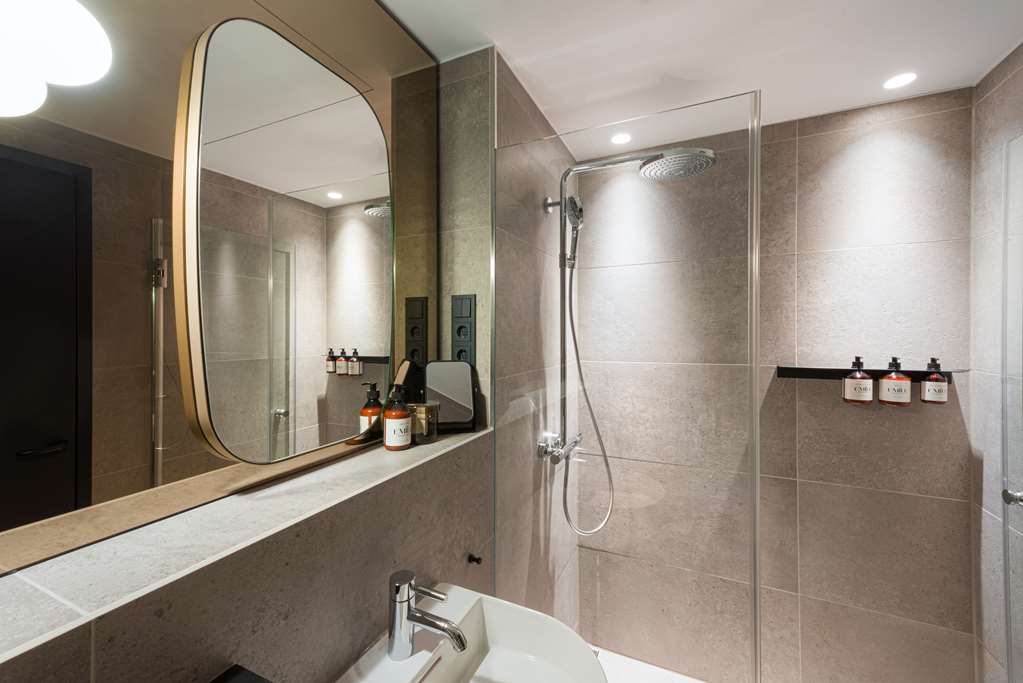EMILU DESIGN HOTEL-guestroom-Guest Room,Bathroom,Amenities,Shower,Sink,Toilet,On-Site.jpg