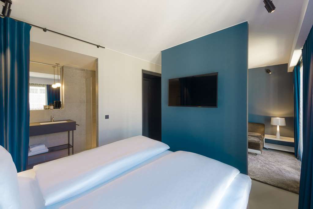 EMILU DESIGN HOTEL-guestroom-Guest Room,Suite,On-Site.jpg