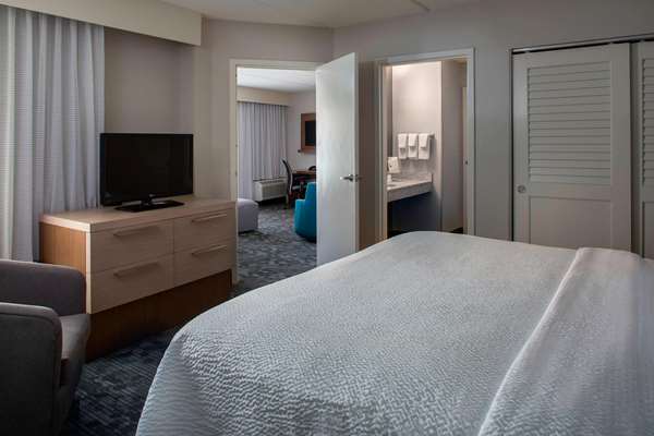 Suite - Sonesta Select Hotel I-85 Norcross - I-85, Exit 99