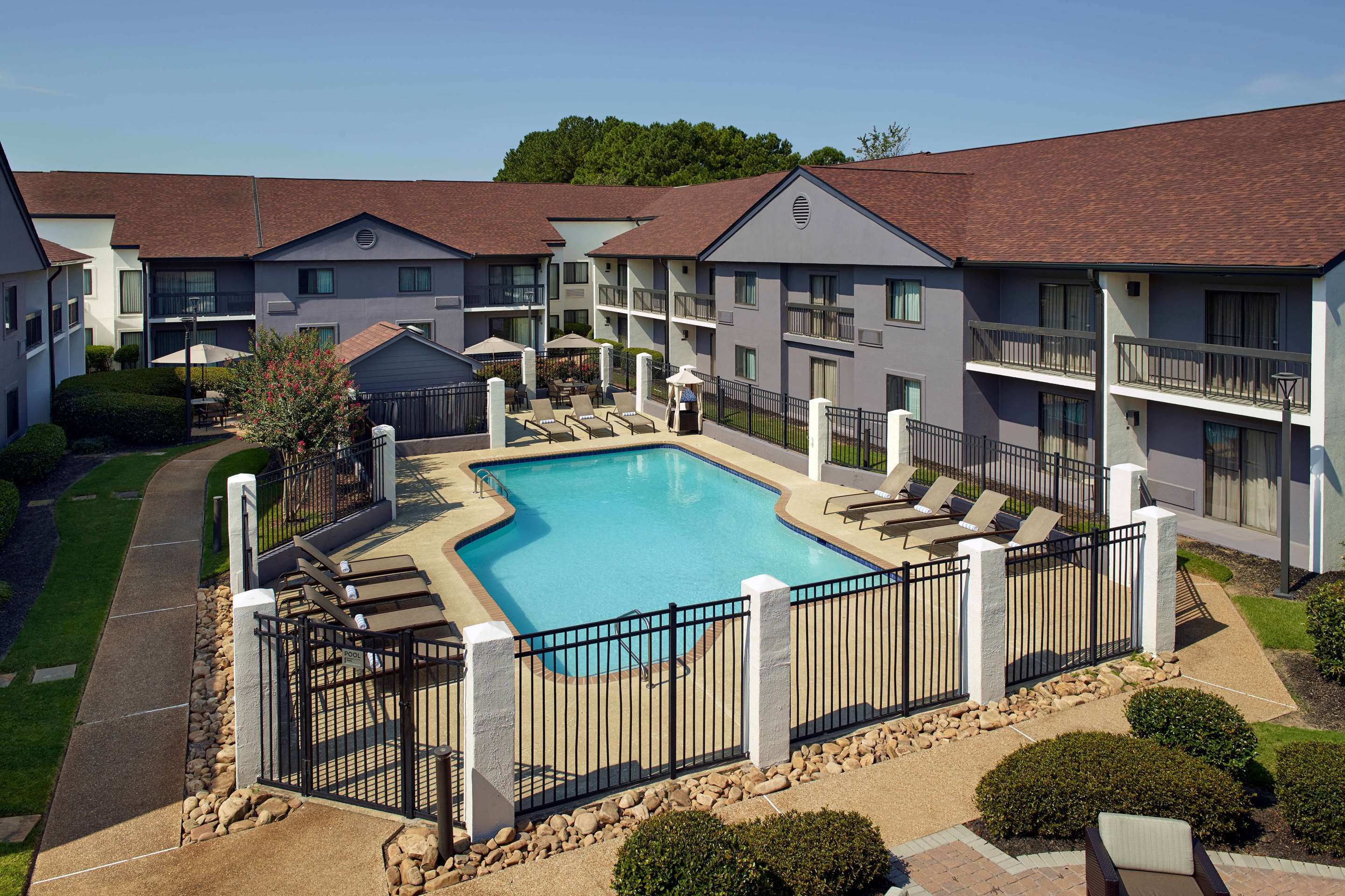 Outdoor Pool | Sonesta Select Atlanta Norcross