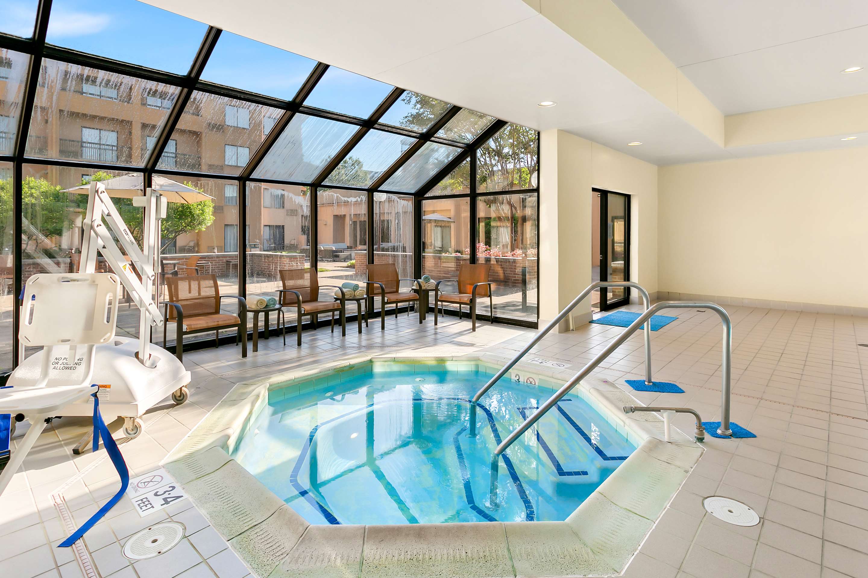 MD Pool | Sonesta Select Greenbelt College Park