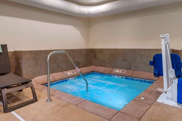 Pool - Comfort Inn & Suites Mankato