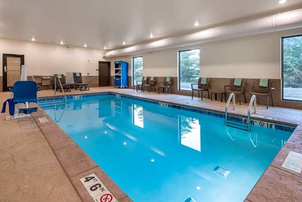 Pool - Comfort Inn & Suites Mankato