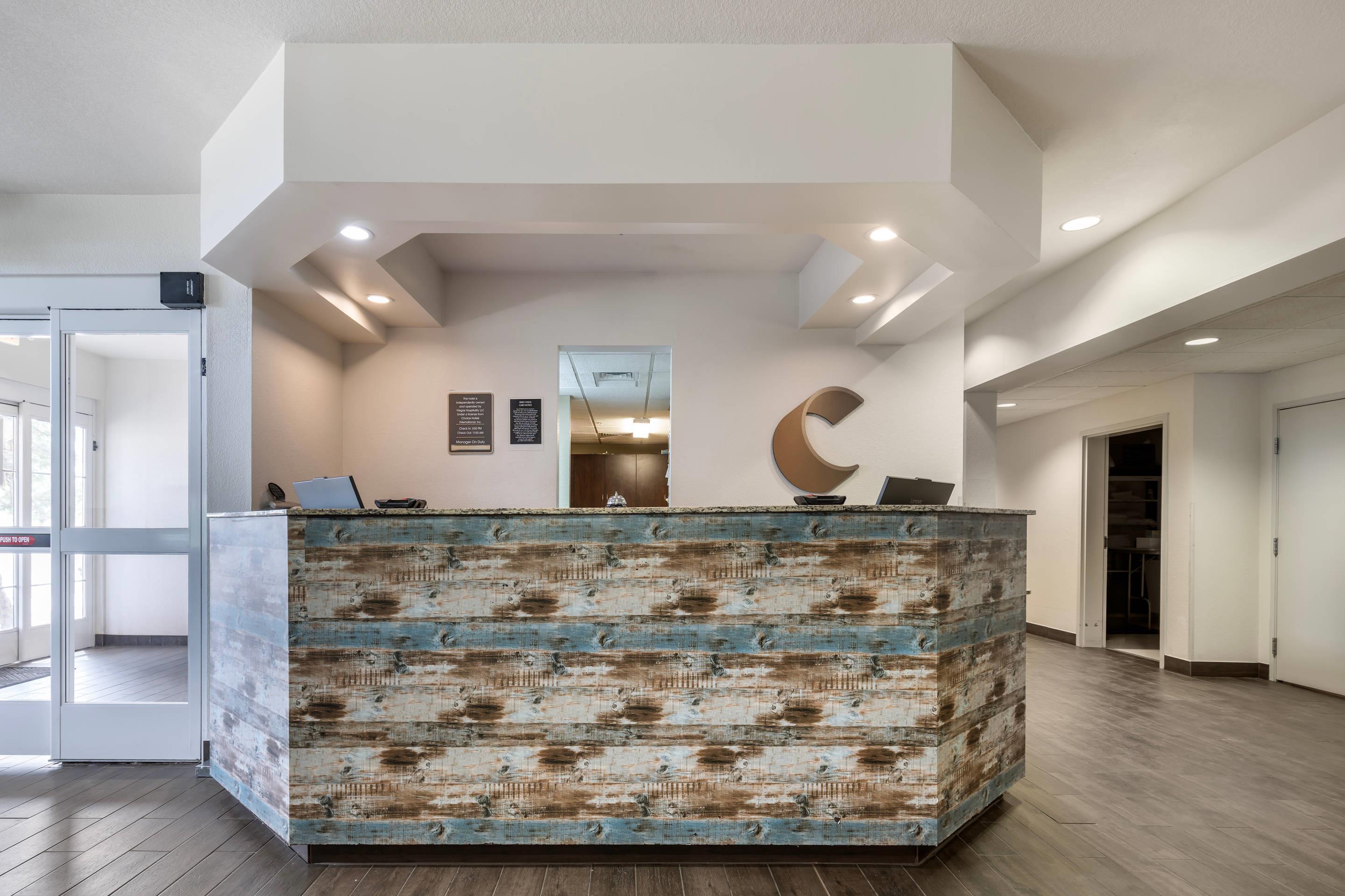 Hotel lobby | Presidential Inn & Suites