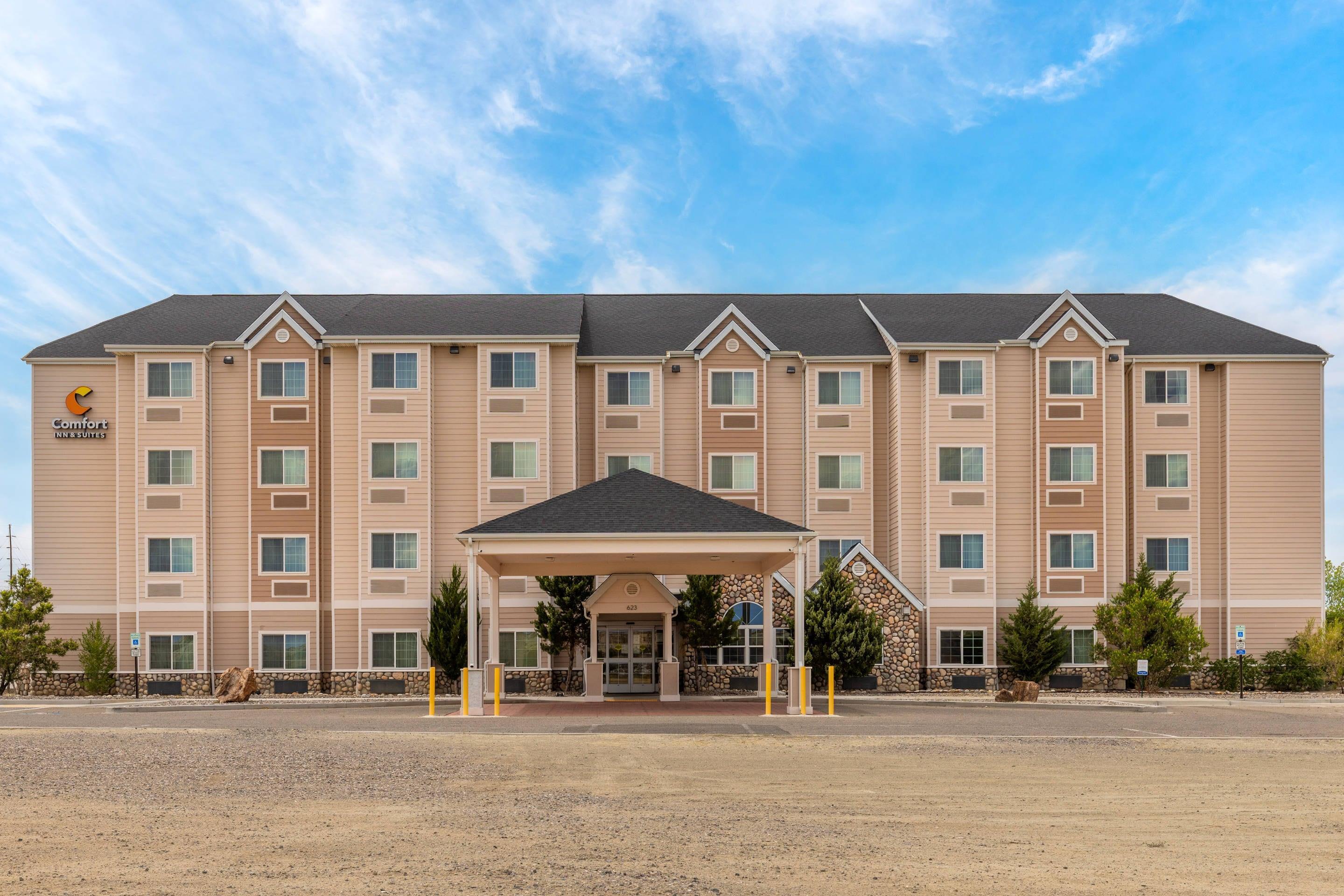 Hotel exterior | Presidential Inn & Suites