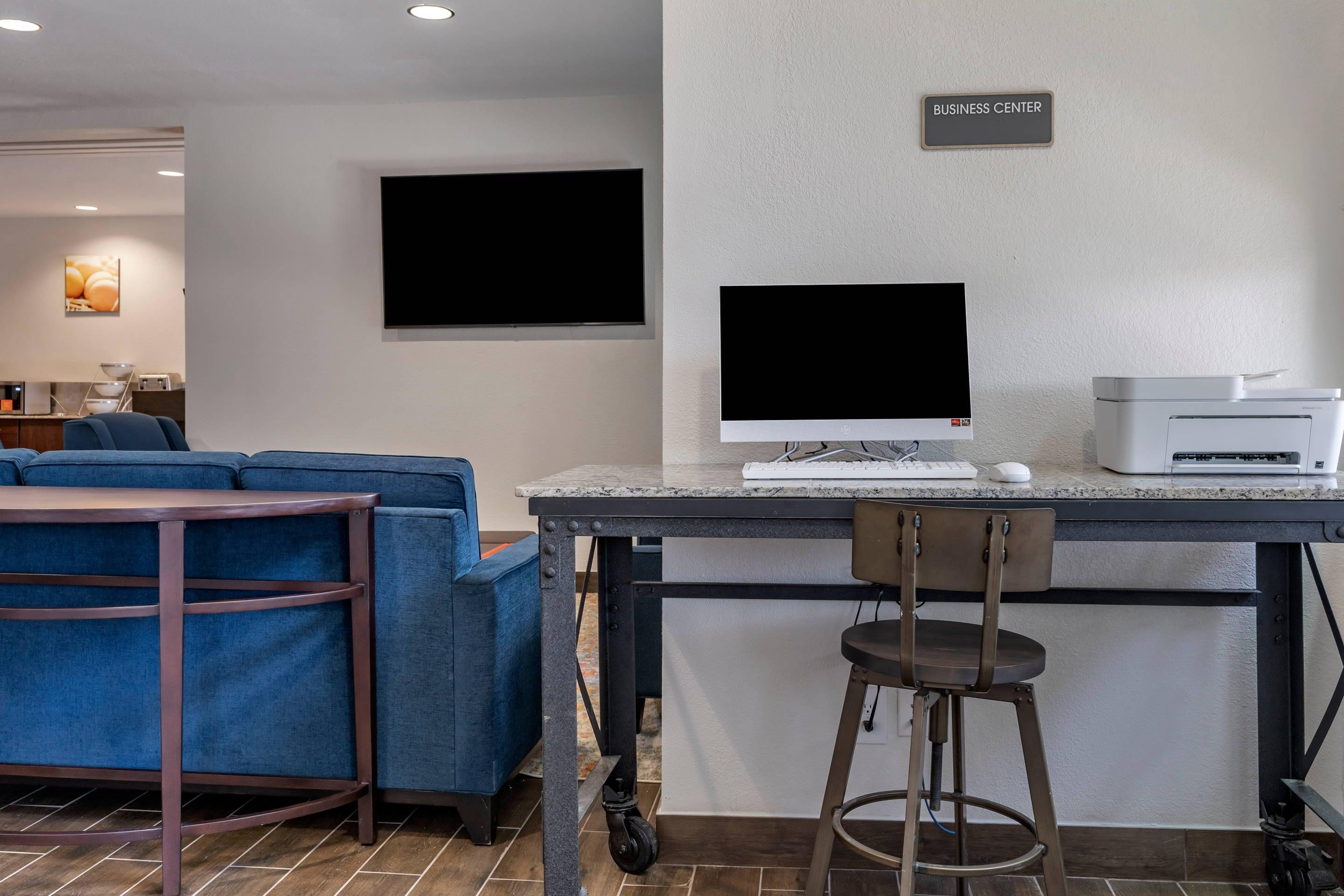 Business center | Presidential Inn & Suites