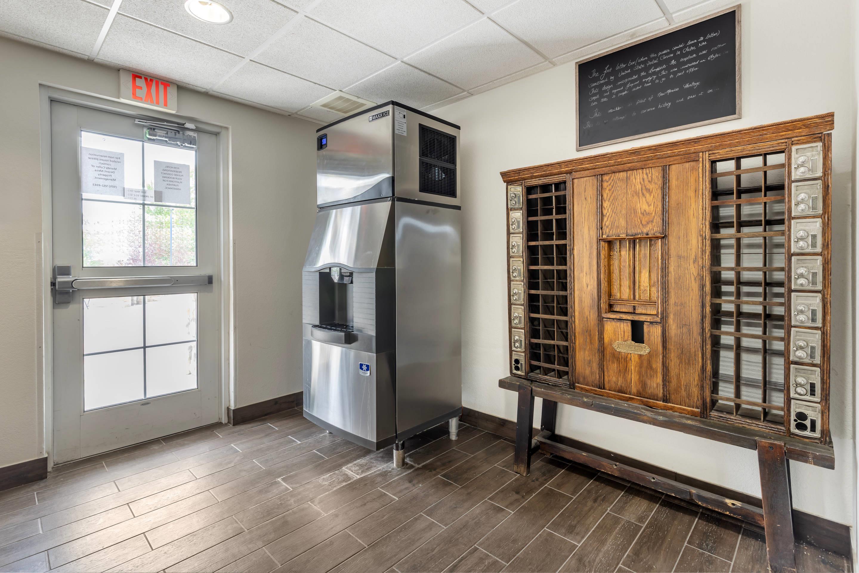 Ice machine | Presidential Inn & Suites