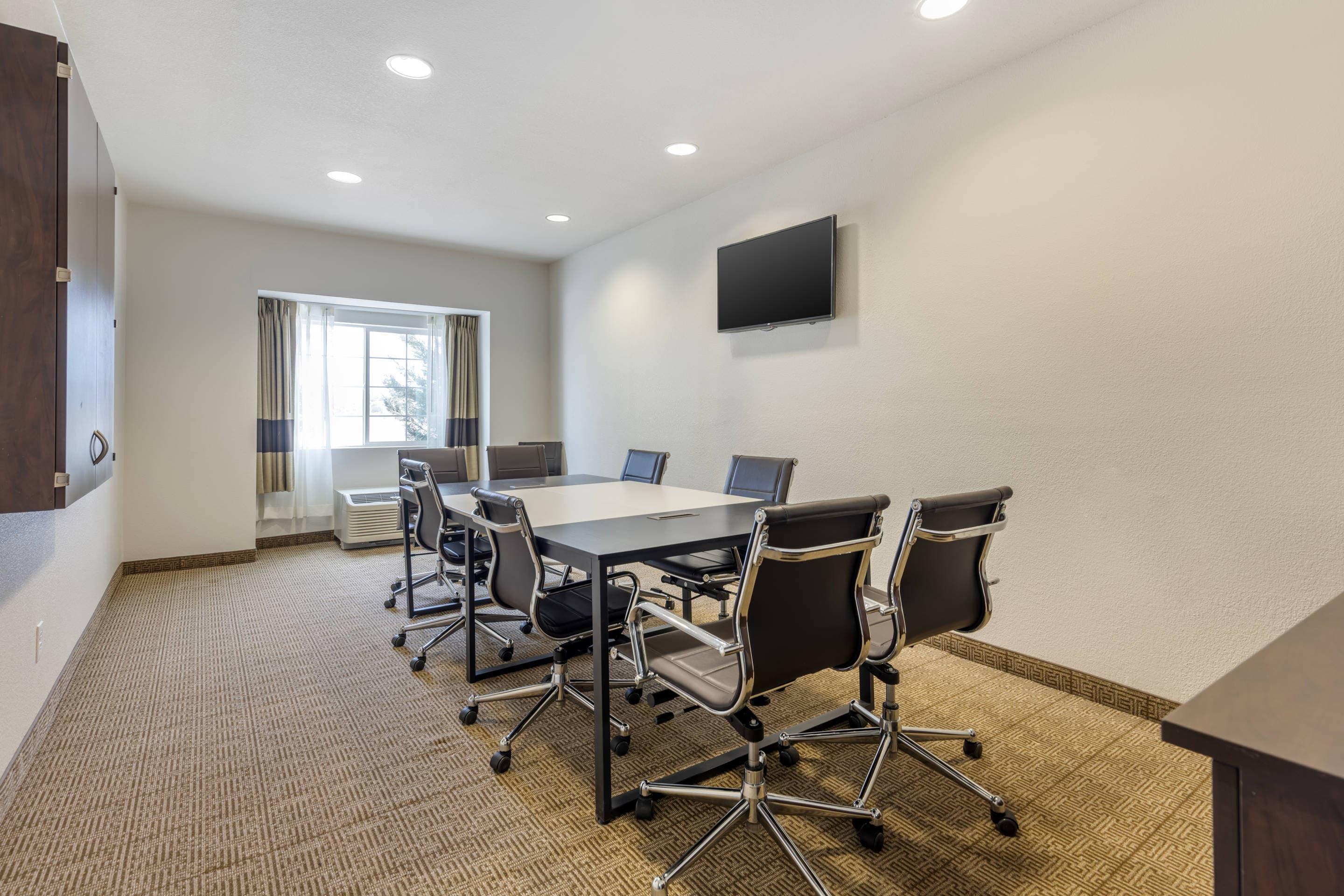 Meeting room | Presidential Inn & Suites
