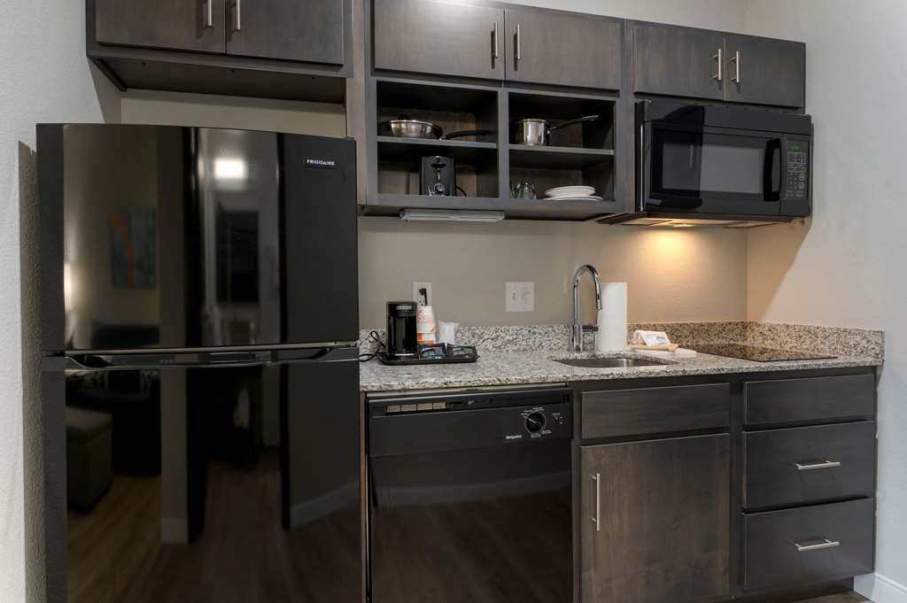 MAINSTAY SUITES CINCINNATI UNIVERSI-guestroom-Guest Room,On-Site.jpg