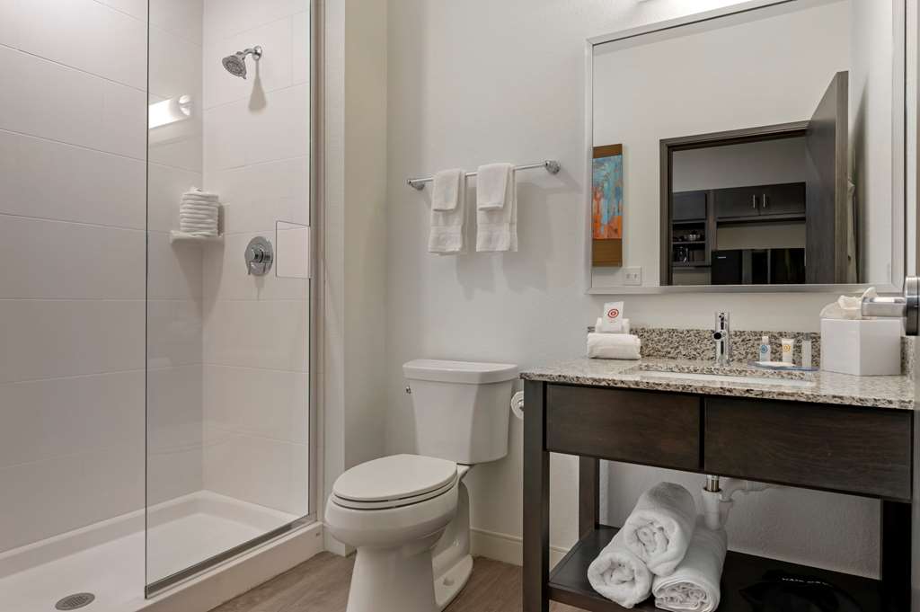 MAINSTAY SUITES CINCINNATI UNIVERSI-guestroom-Guest Room,Bathroom,On-Site.jpg