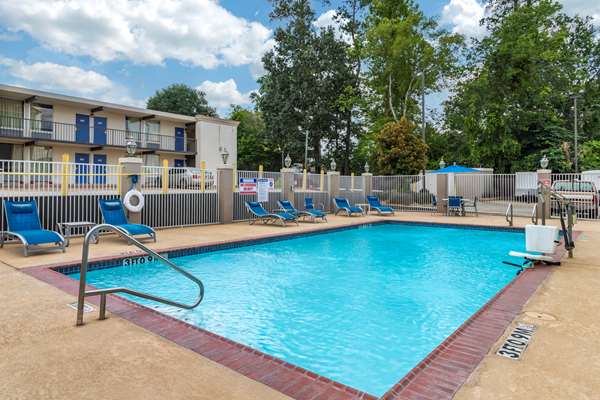 Pool - Comfort Inn & Suites Cleveland
