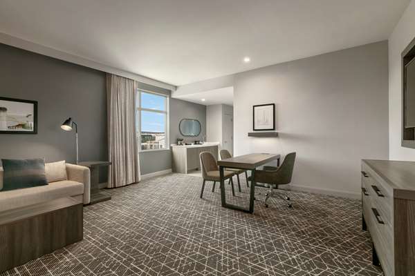  - Embassy Suites by Hilton Midtown Atlanta - I-75 & I-85, Exit 250