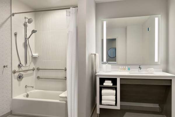  - Embassy Suites by Hilton Midtown Atlanta - I-75 & I-85, Exit 250