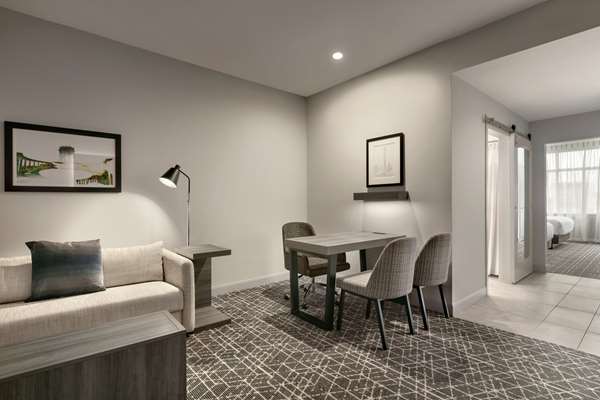  - Embassy Suites by Hilton Midtown Atlanta - I-75 & I-85, Exit 250