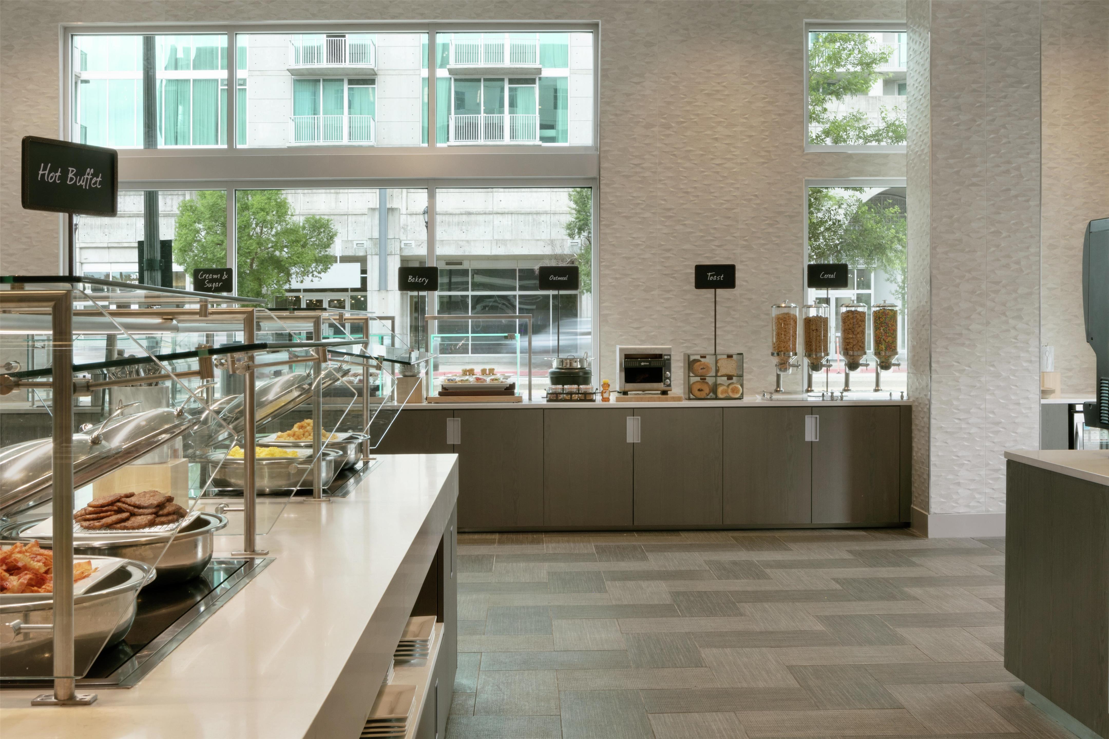 Breakfast Area | Embassy Suites by Hilton Atlanta Midtown