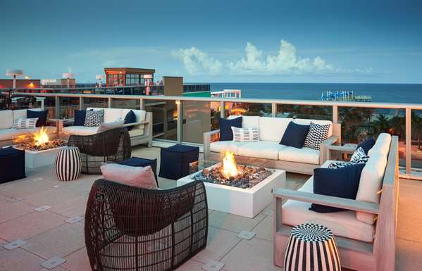 Bar - Tru by Hilton Hotel Pompano Beach