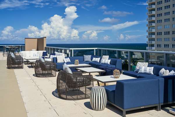 Bar - Tru by Hilton Hotel Pompano Beach