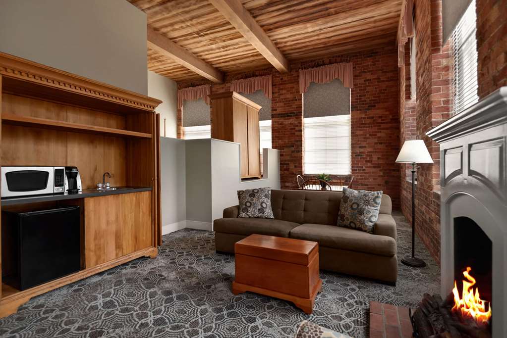 THE HISTORIC BROOKSTOWN INN, TRADEM-guestroom-Guest Room,Suite,On-Site.jpg