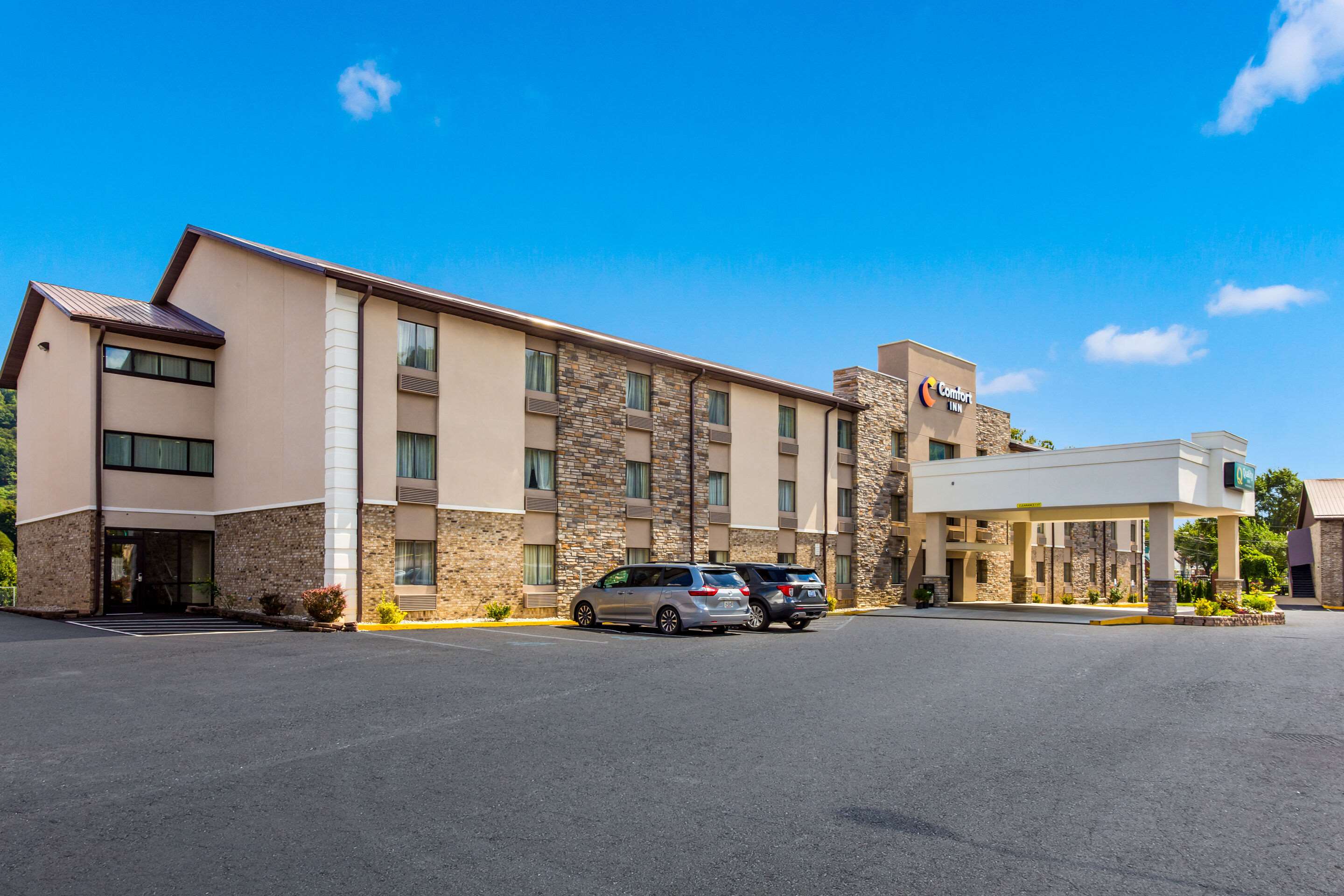 Hotel exterior | Comfort Inn