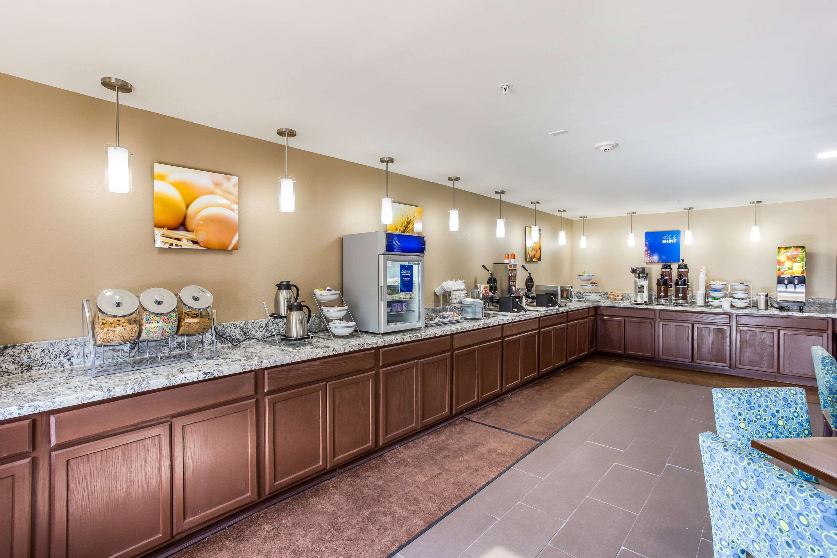 Breakfast area | Comfort Inn