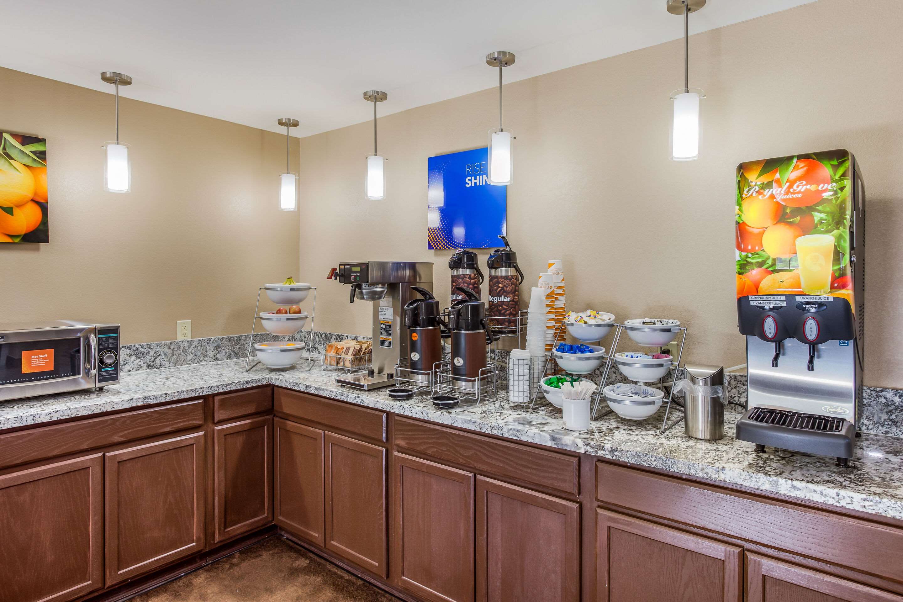 Breakfast area | Comfort Inn