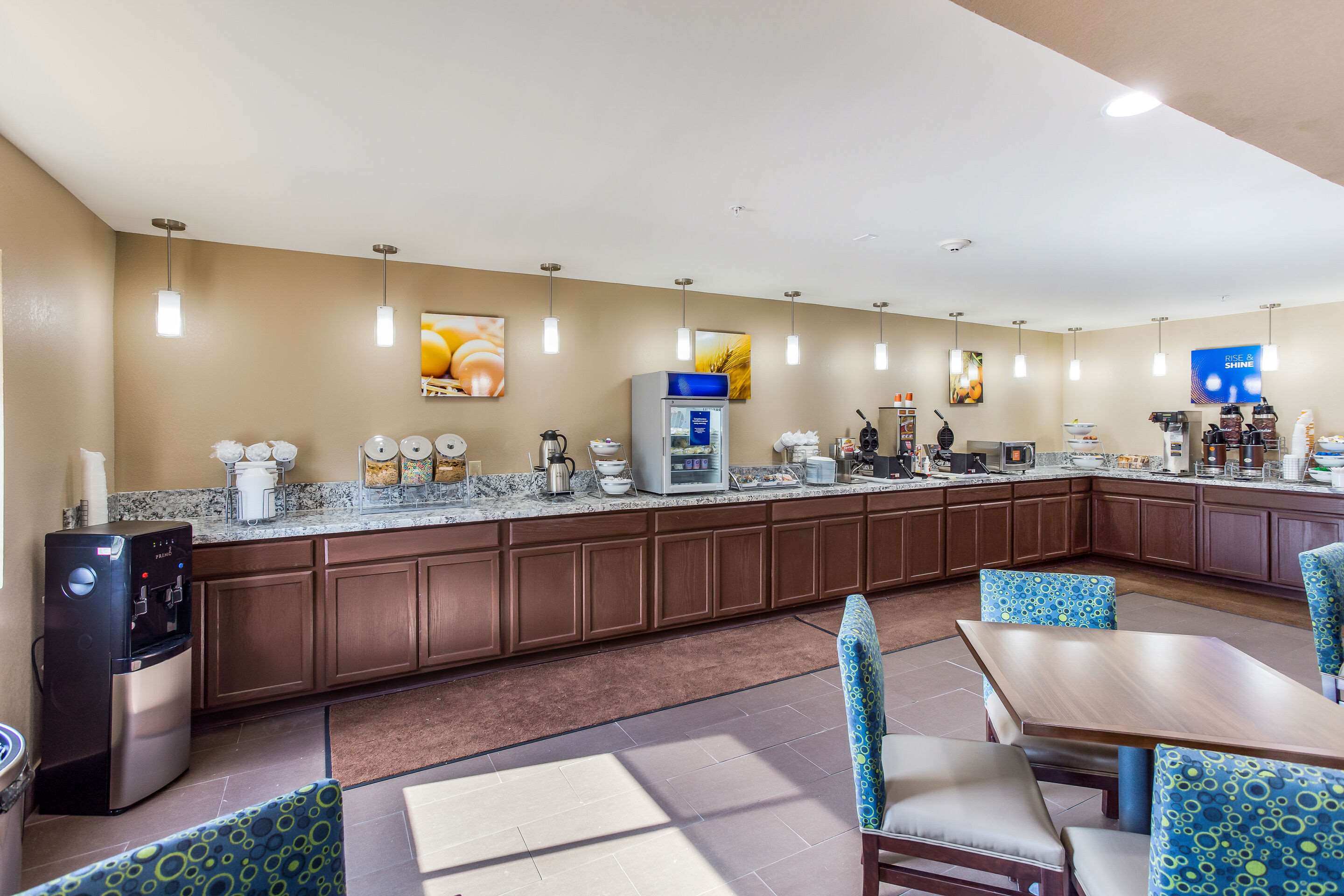 Breakfast area | Comfort Inn