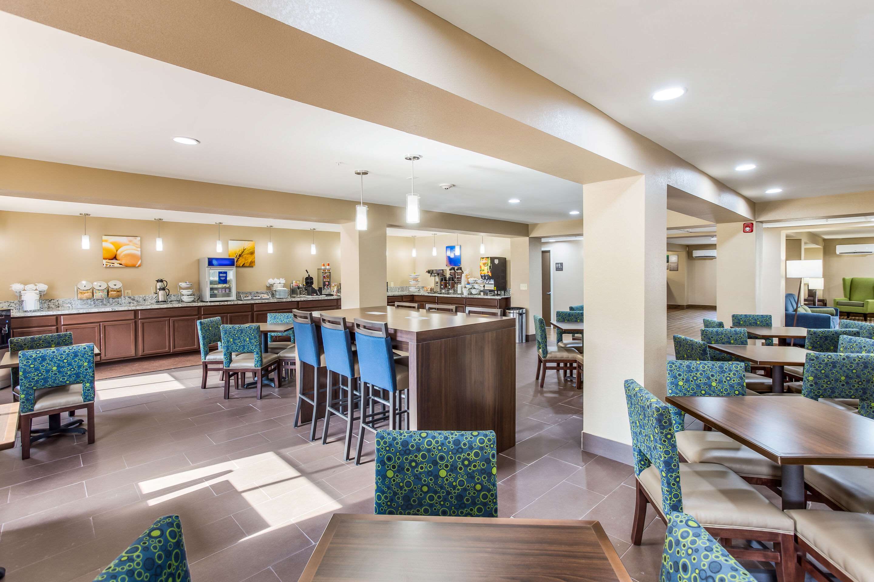Breakfast area | Comfort Inn