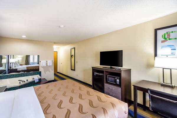  - Quality Inn Southeast Charleston - I-64 & I-77, Exit 95