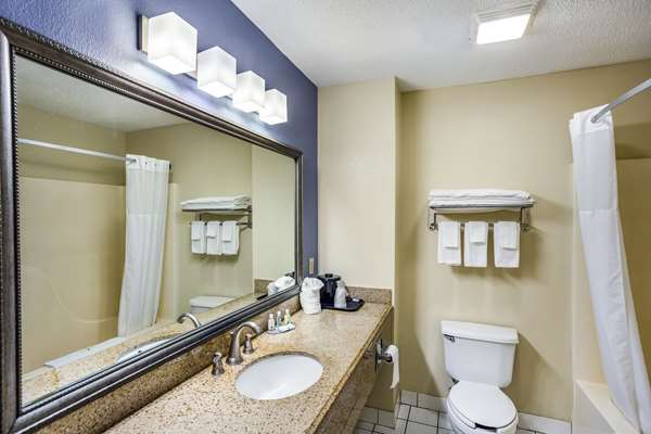  - Quality Inn Southeast Charleston - I-64 & I-77, Exit 95