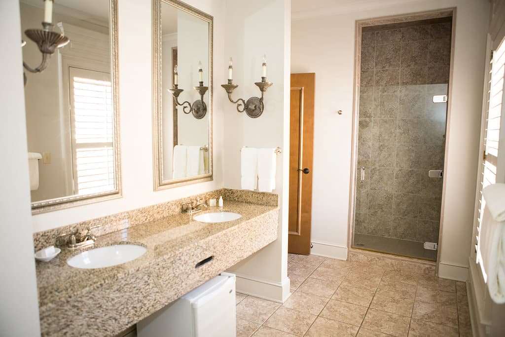 THE J.H. ADAMS INN-guestroom-Guest Room,Bathroom,On-Site.jpg