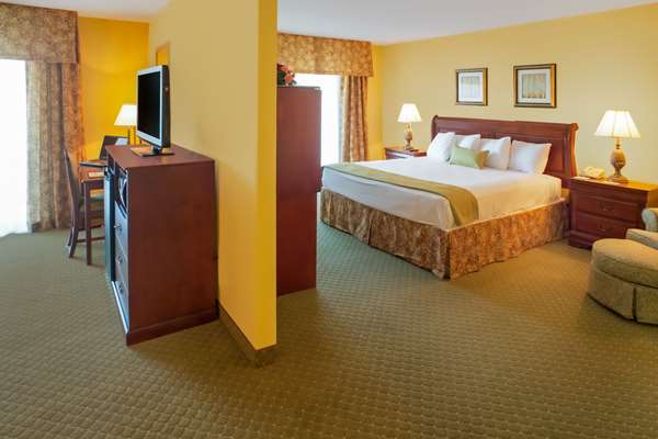 Suite - Clarion Hotel & Suites Convention Center Fredericksburg - I-95, Exit 130