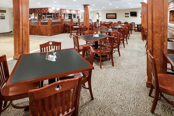Restaurant - Clarion Hotel & Suites Convention Center Fredericksburg - I-95, Exit 130