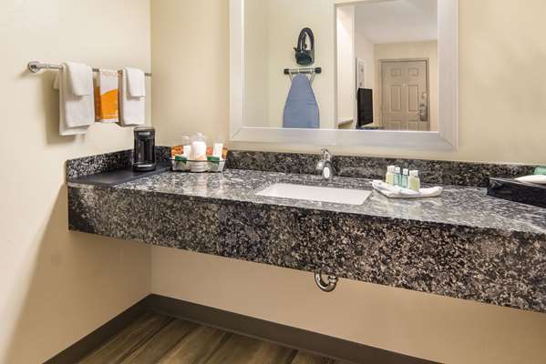  - Quality Inn & Suites SMU Dallas - I-75, Exit 2