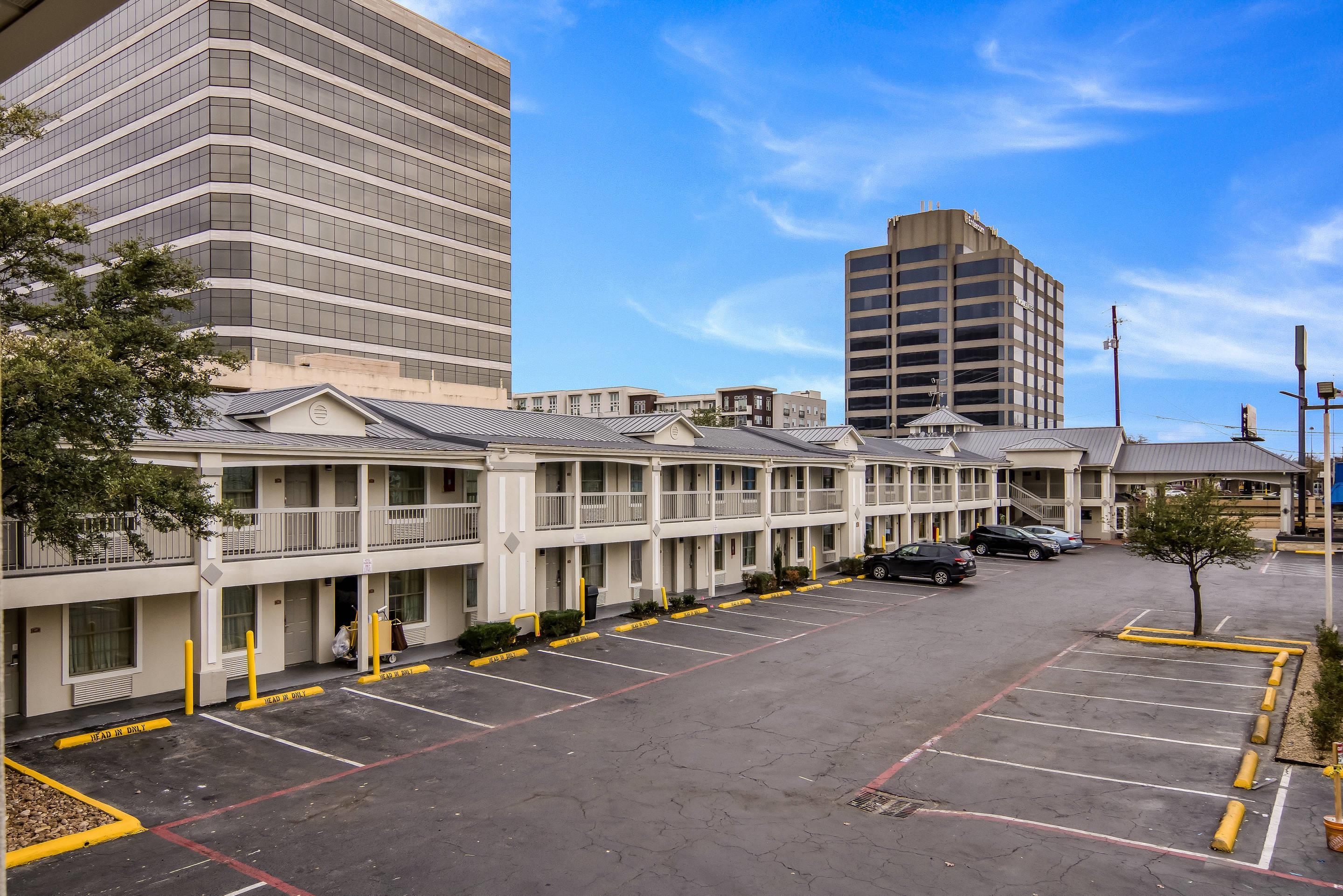 Hotel exterior | Quality Inn & Suites Dallas - Cityplace