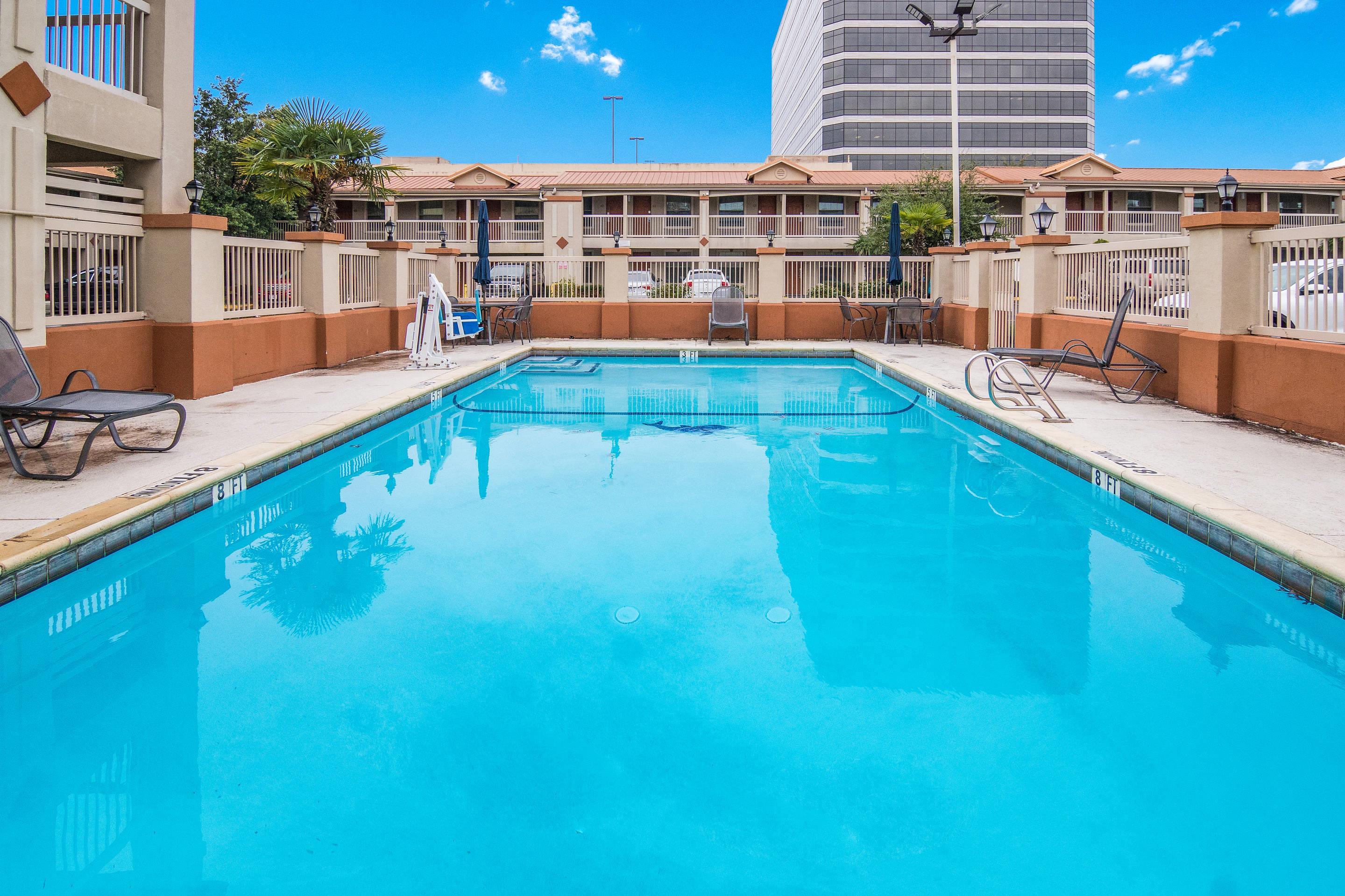 Outdoor pool | Quality Inn & Suites Dallas - Cityplace