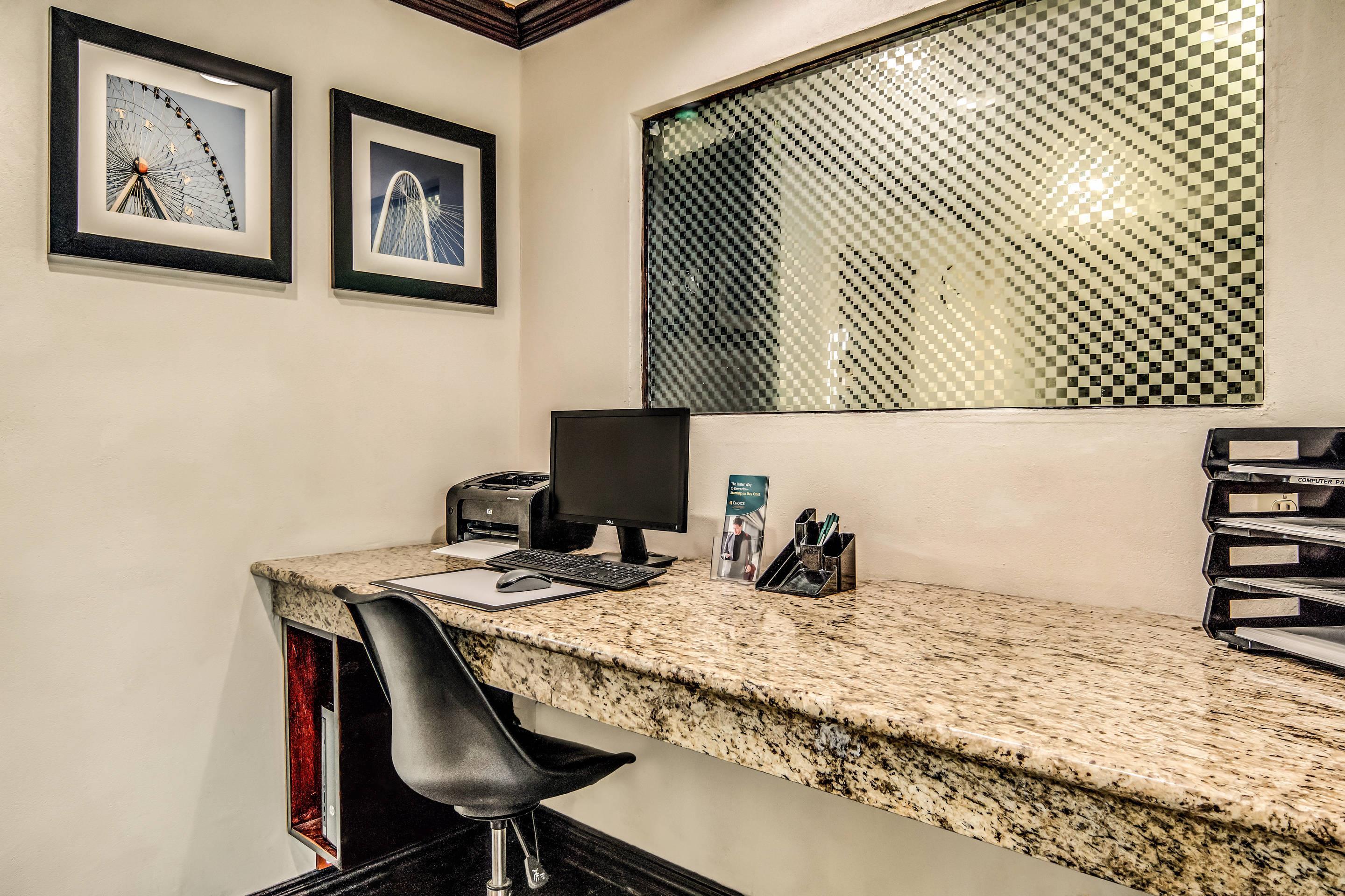 Computer in the lobby | Quality Inn & Suites Dallas - Cityplace