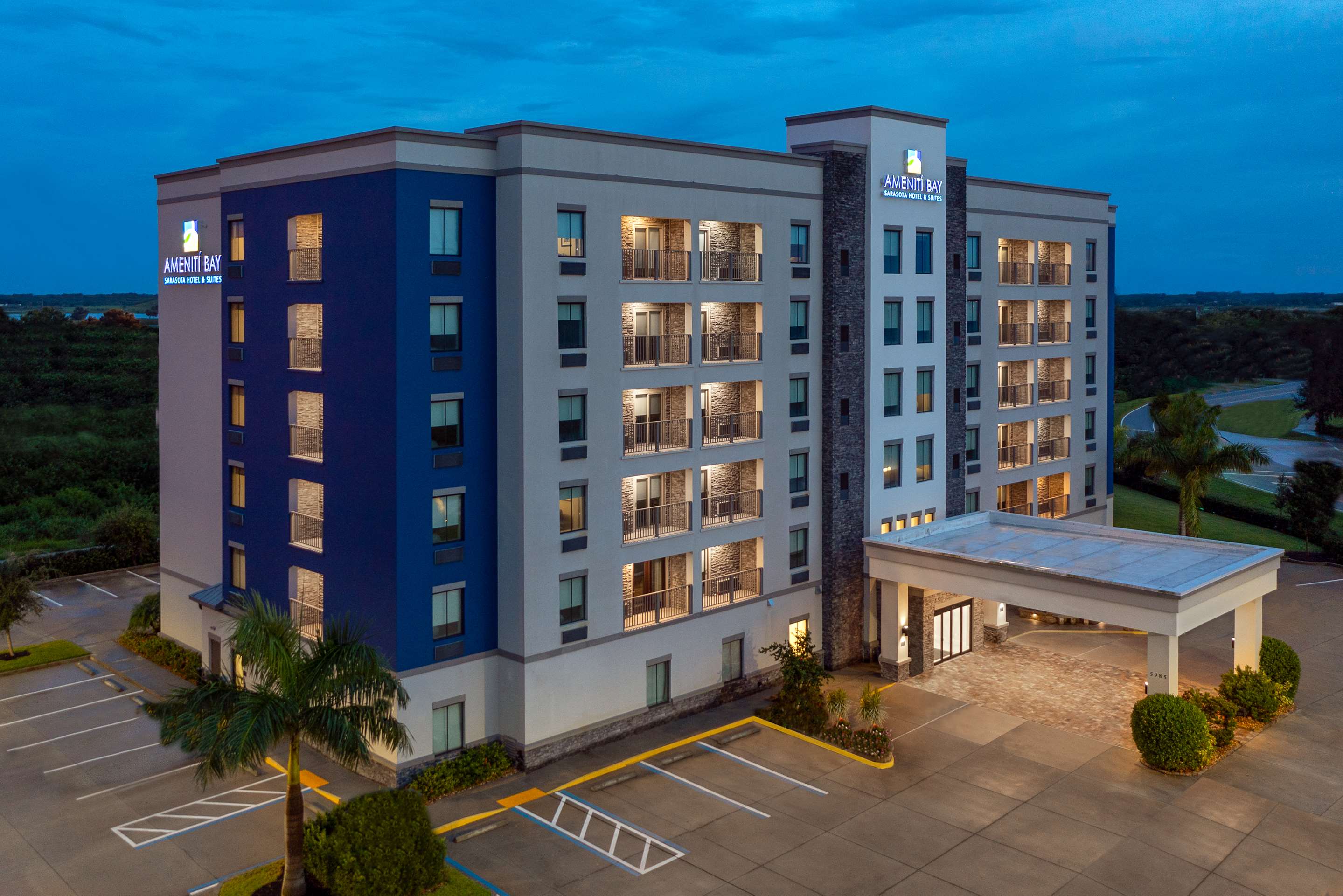 ExteriorNight | Ameniti Bay - Best Western Signature Collection