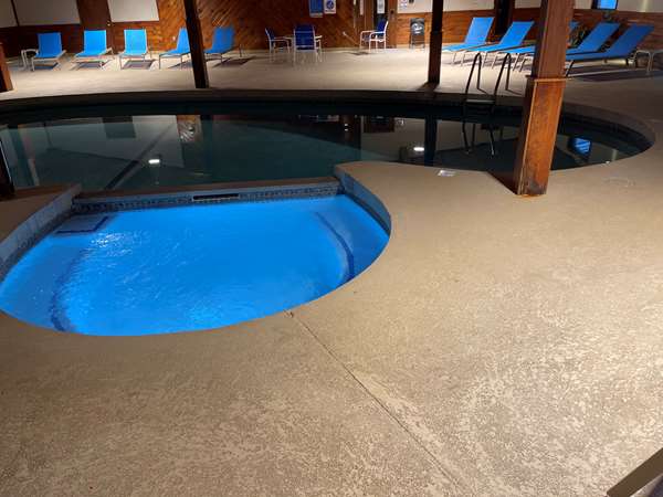 Pool - Woodwards White Mountain Resort Lincoln