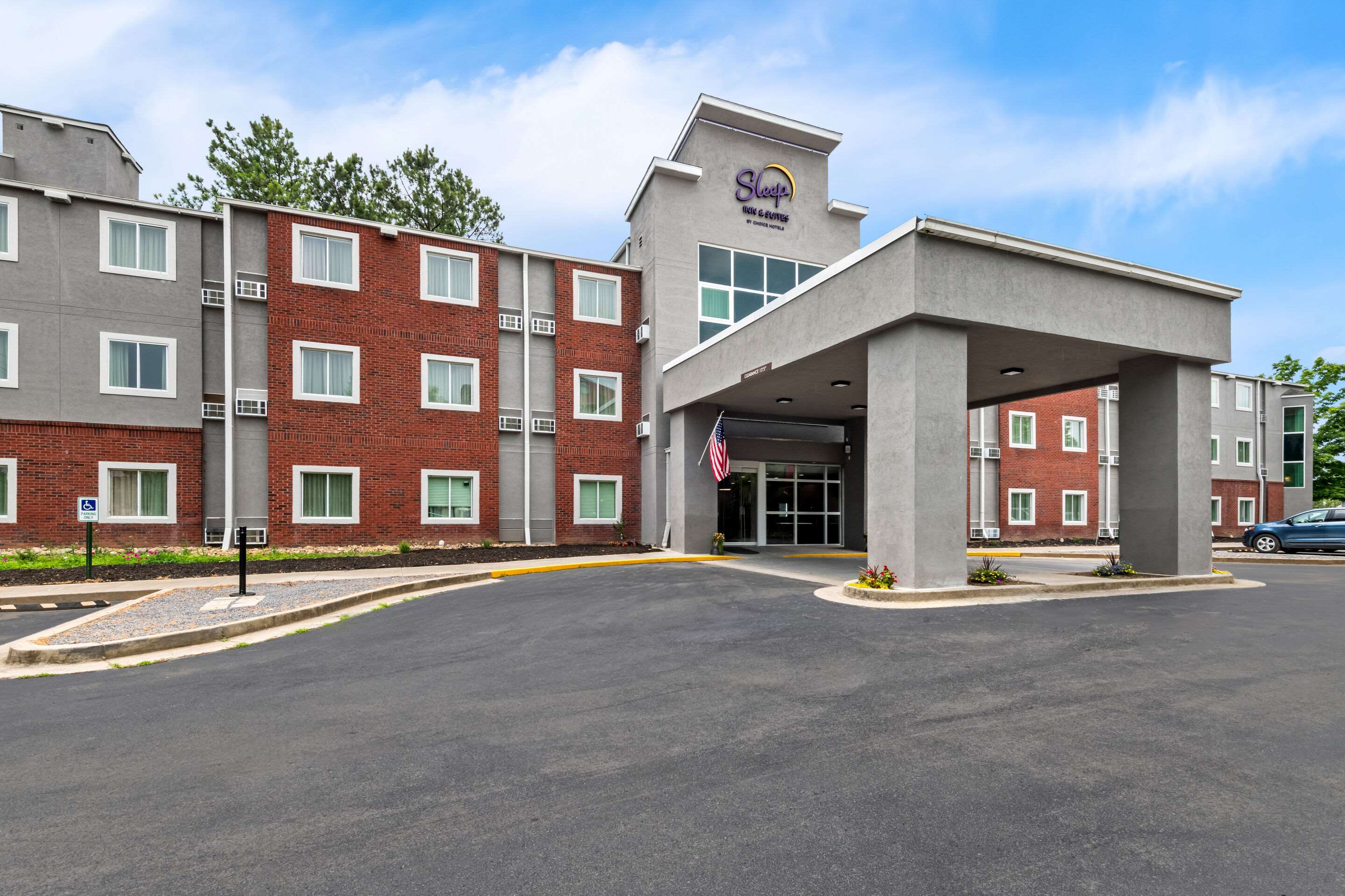 Hotel exterior | Rodeway Inn