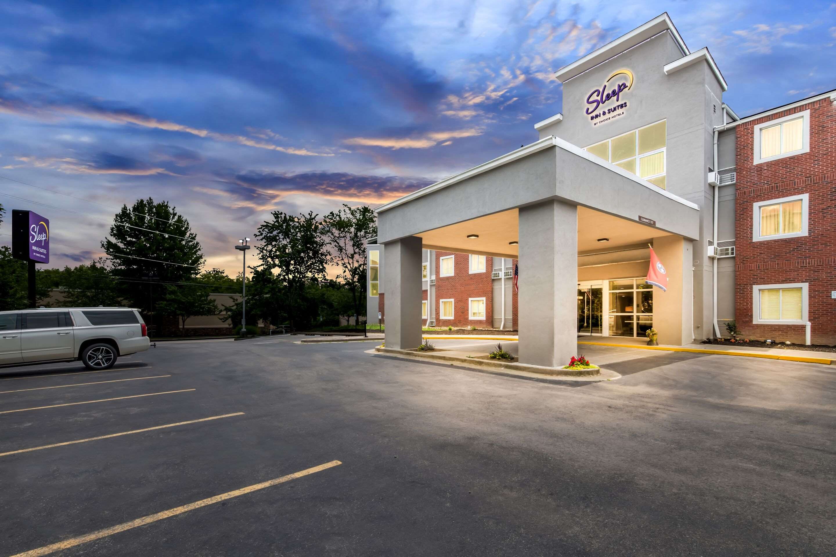 Hotel exterior | Rodeway Inn