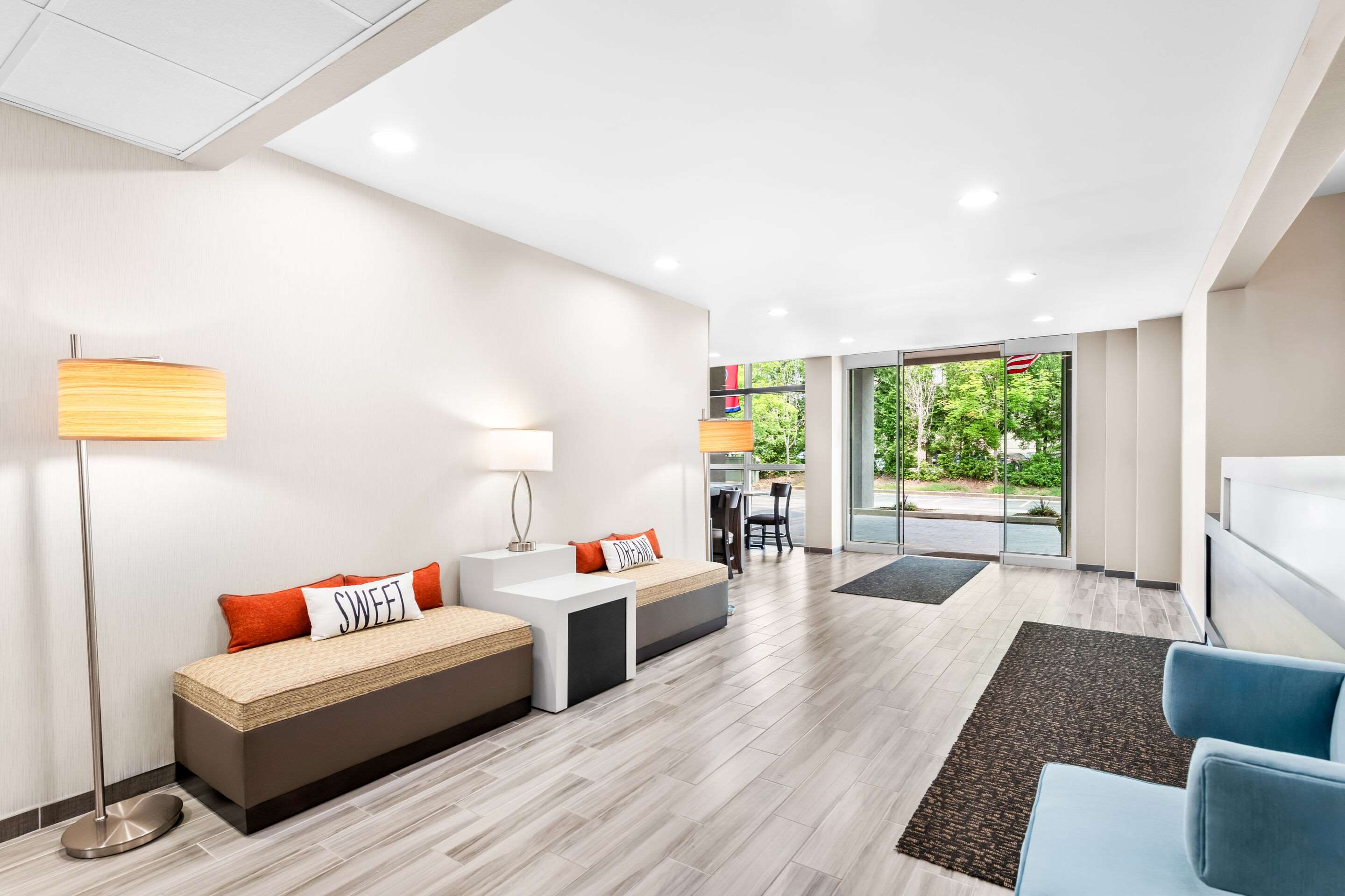 Lobby with sitting area | Rodeway Inn