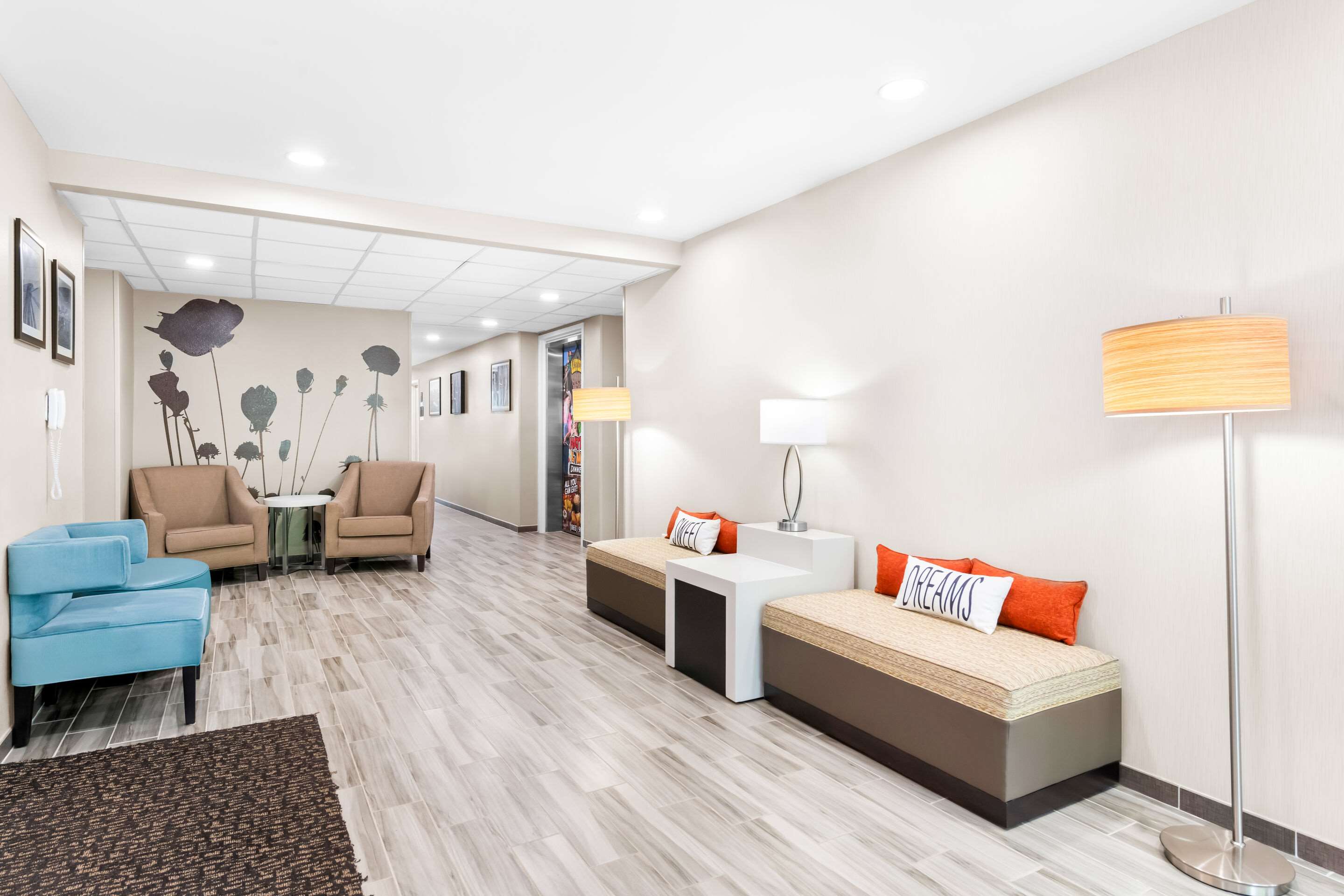 Lobby with sitting area | Rodeway Inn