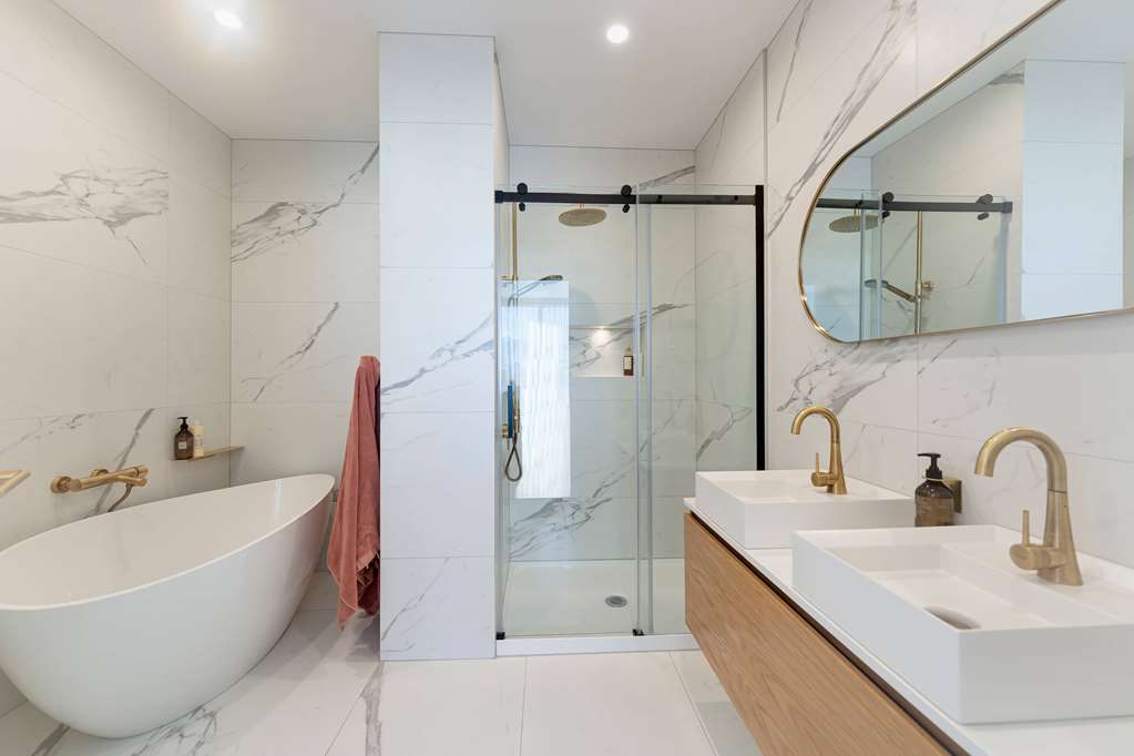 LQ REMARKABLES PARK QUEENSTOWN-guestroom-Guest Room,Bathroom,On-Site.jpg
